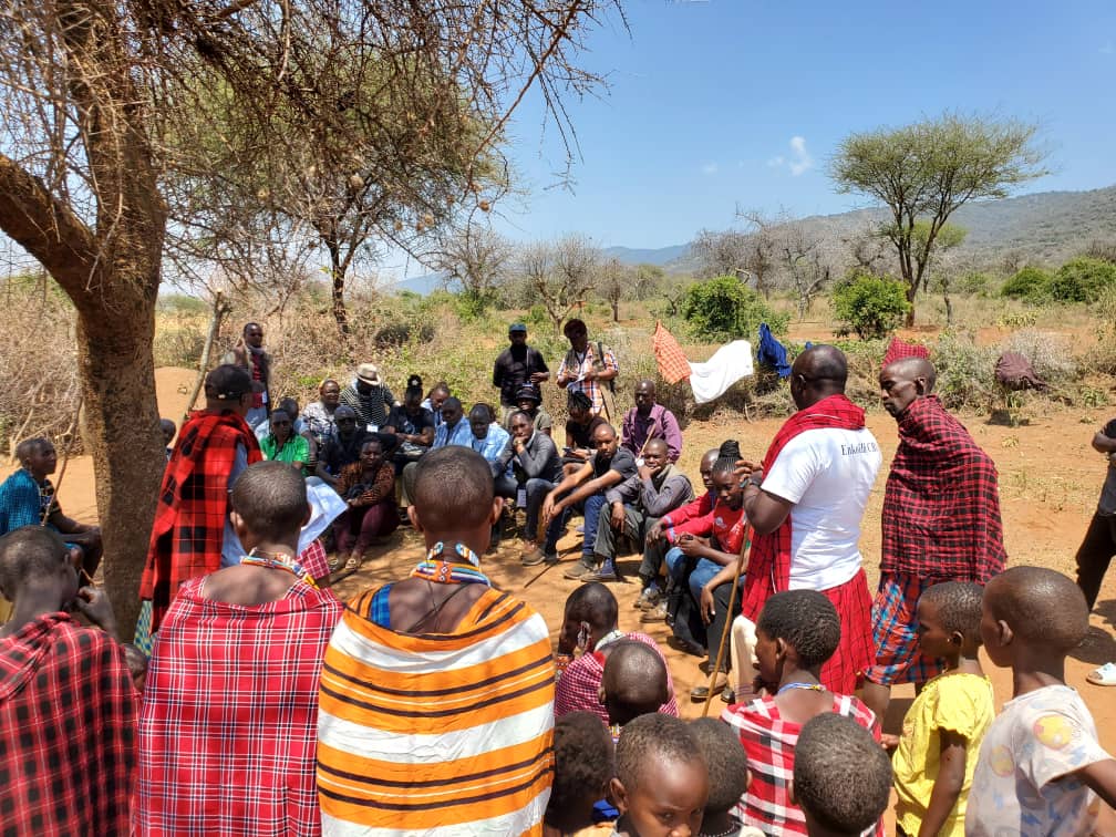 Group sharing knowledge in Kenyan community